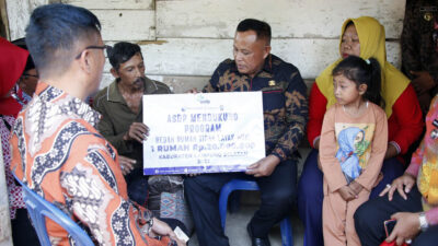 Bertemu Idul Fitri, Bupati Lampung Selatan Salurkan Bantuan Bedah Rumah