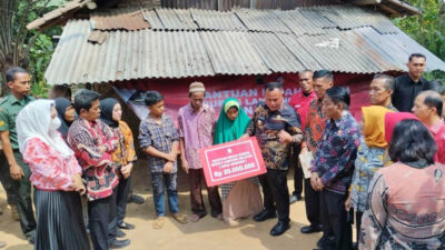 Bupati Lamsel Bedah Rumah Warga Desa Trans Tanjungan Kecamatan Katibung