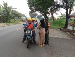 Sasar Pengguna Jalan, Pj. Koramil 421-03/Pnh Bersama Persit Kartika Chandra Kirana Bagikan Takjil Gratis