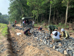 Hampir Rampung, Satgas TMMD Kodim 0421/LS Kebut Pengerjaan Jalan Onderlagh Sepanjang 500 Meter di Desa Budi Lestari