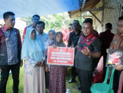 Gandeng CSR, Bupati Lamsel Kembali Serahkan Bantuan Bedah Rumah