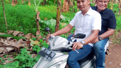 Dibonceng Naik Motor, Nanang Ermanto Tembus Lokasi Bedah Rumah Yang Sulit Terjangkau