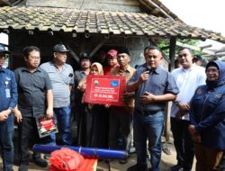 Nanang Ermanto Kembali Serahkan Bantuan Bedah Rumah CSR PT ASDP Cabang Bakauheni