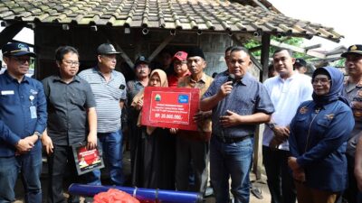 Nanang Ermanto Kembali Serahkan Bantuan Bedah Rumah CSR PT ASDP Cabang Bakauheni