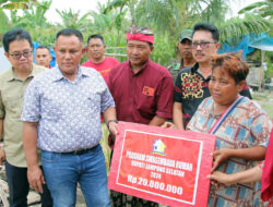 Gercep, Nanang Ermanto Beri Bantuan Untuk Korban Rumah Roboh di Palas