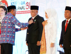 Selamat! Nanang Ermanto dan Winarni Terima Tanda Kehormatan Satyalancana Wira Karya, Satu-satunya Wakil Pulau Sumatera