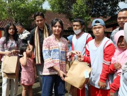Datang Sebagai Ayah, Bupati Lamsel Bersama Tiga Putrinya Sapa Siswa SLB Negeri Sidomulyo