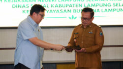 Kajari Lamsel Serahkan Penetapan Perwalian, Dinas Sosial Kawal Hak Delapan Anak Yayasan Bussaina Lampung